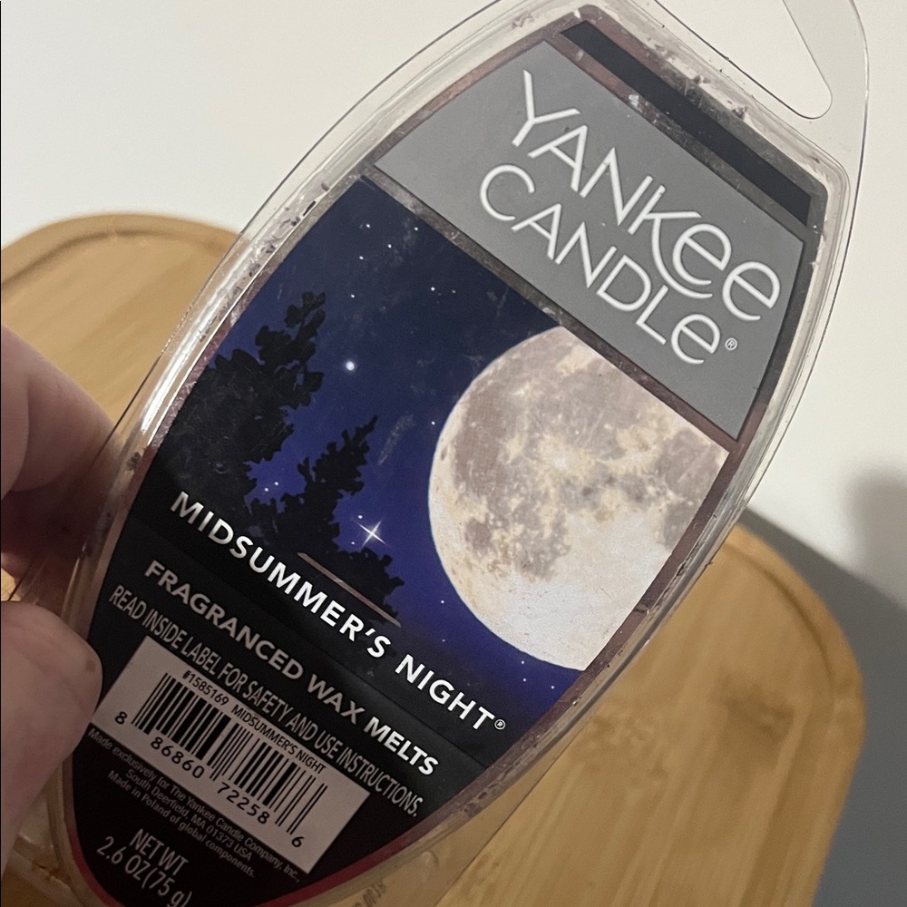 Yankee Candle Midsummer's Night Wax Melts with Moonlit Design